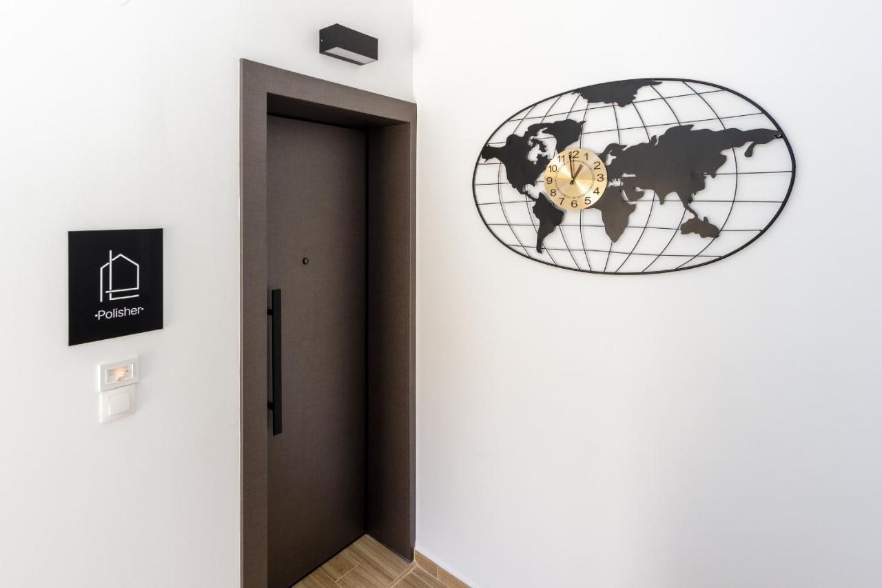Pap's Lab Apartment *