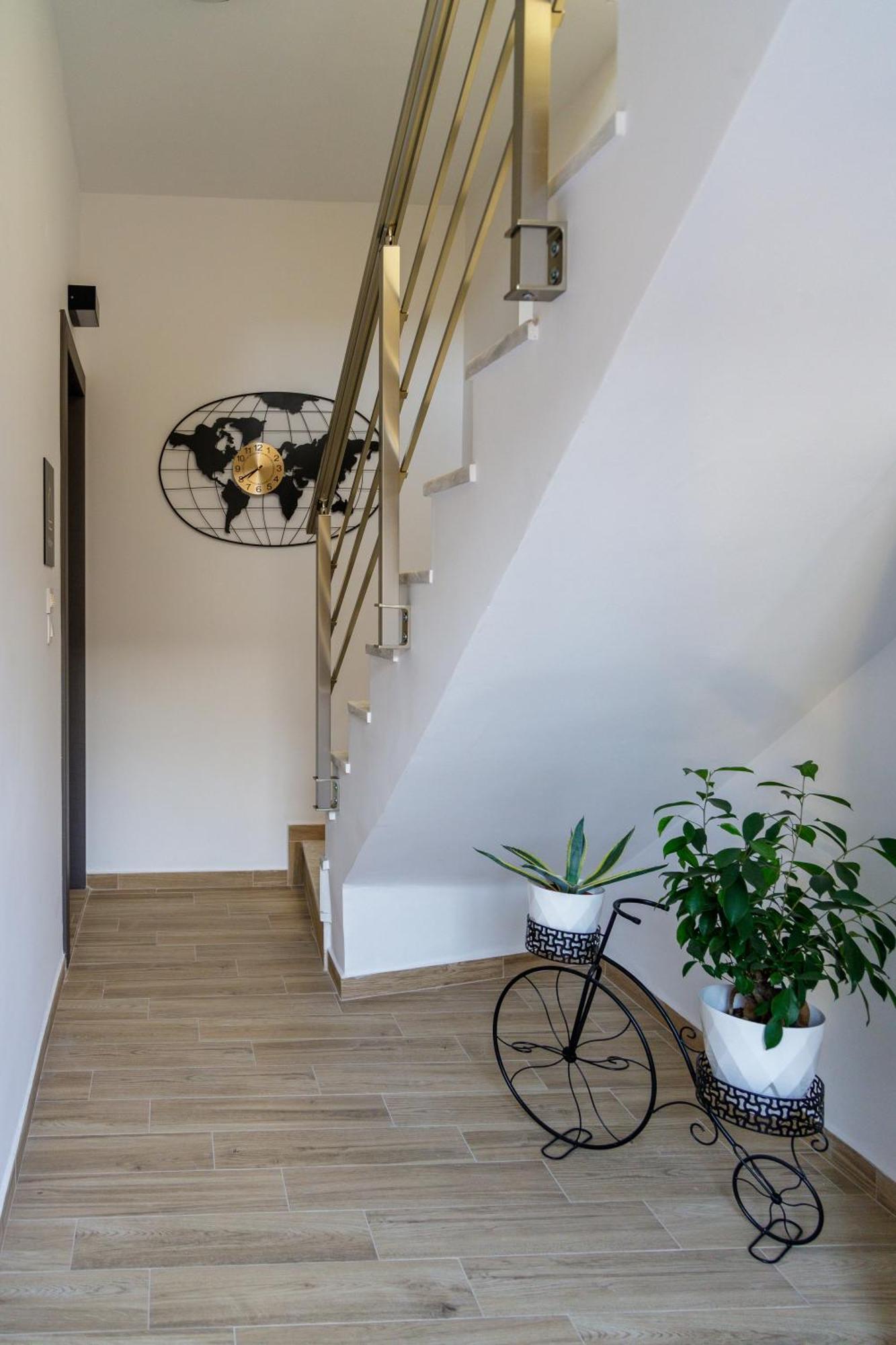 Pap's Lab Apartment
